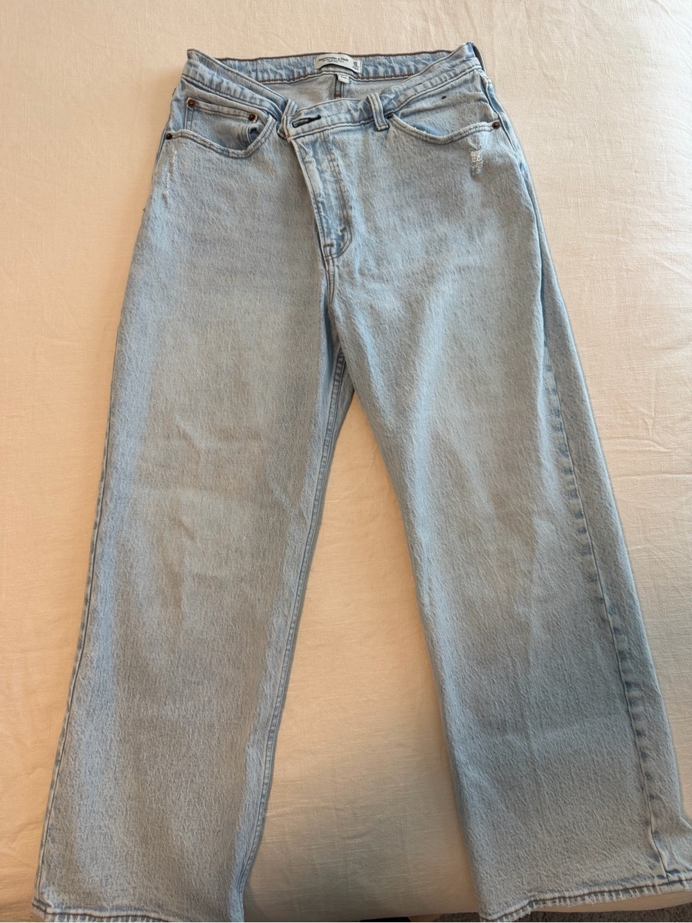 Abercrombie 90’s Relaxed High Rise Curve Jean.
